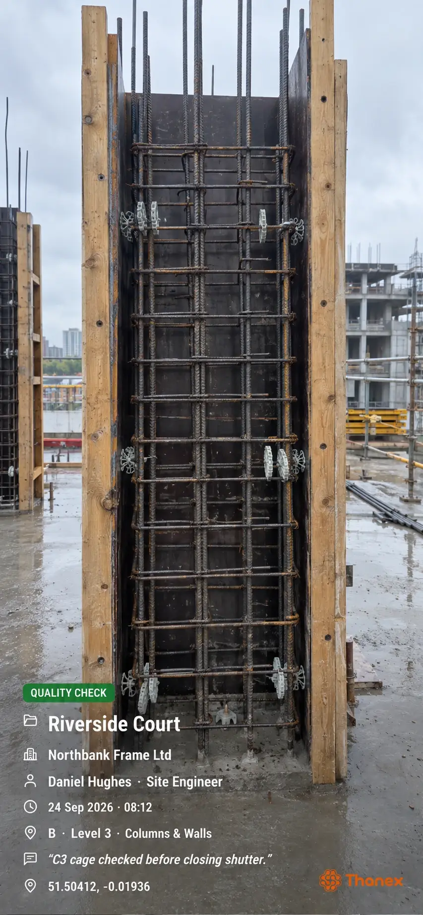 A column reinforcement cage in its shutter, taken in the Thanex construction photo app. The Thanex stamp shows the record type Quality Check, the project, organisation, who took it and their job title, the date and time, the tags B, Level 3 and Columns and Walls, a note and GPS.
